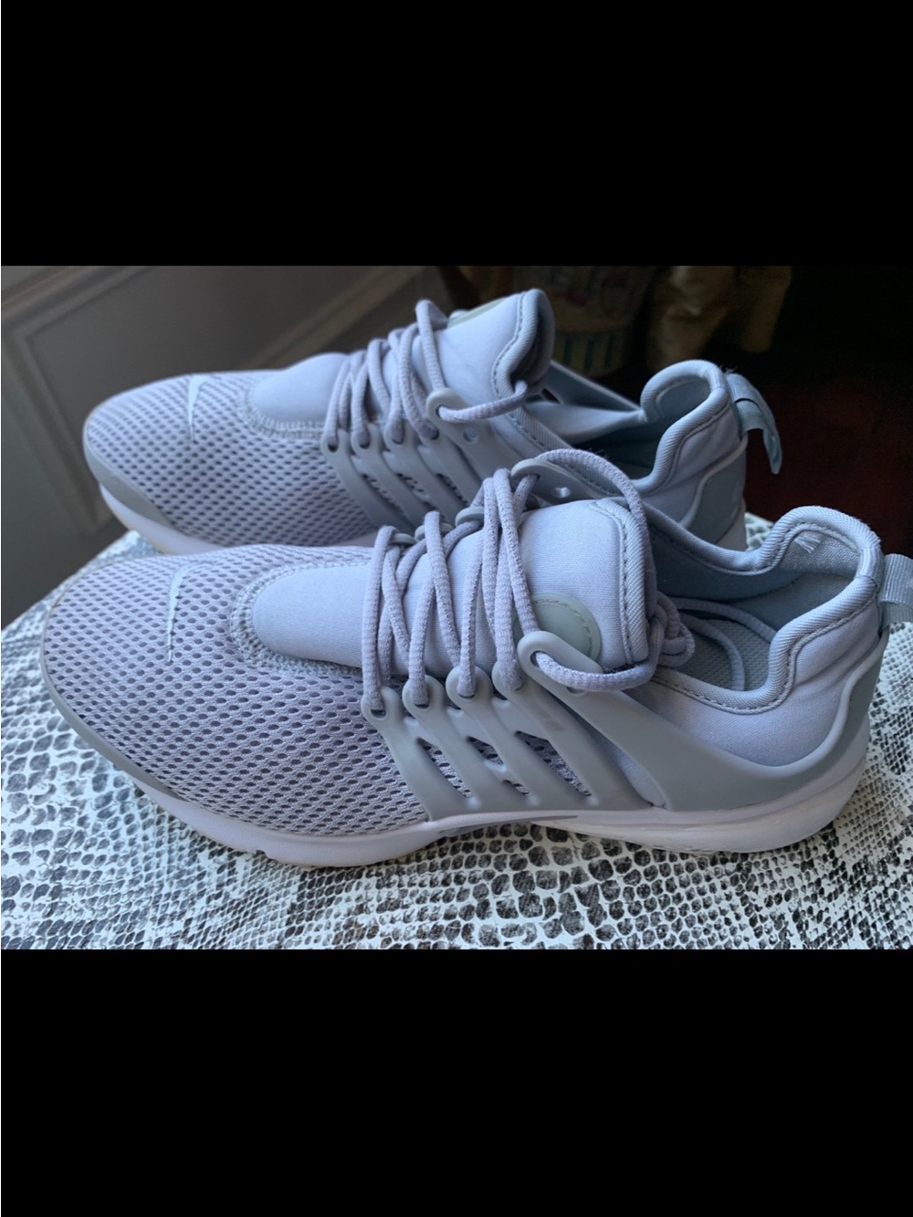 Nike Women’s Size 7 Mesh Running Training Lightweight Sneaker Shoe,